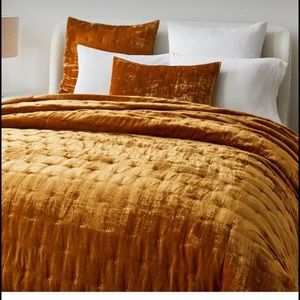 West elm quilt full/queen (lush velvet tack stitch in gold oak)